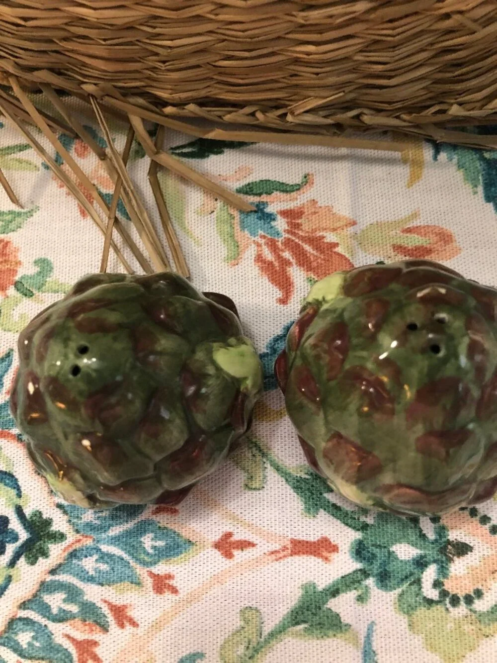 WBI Artichoke Salt & Pepper Shakers